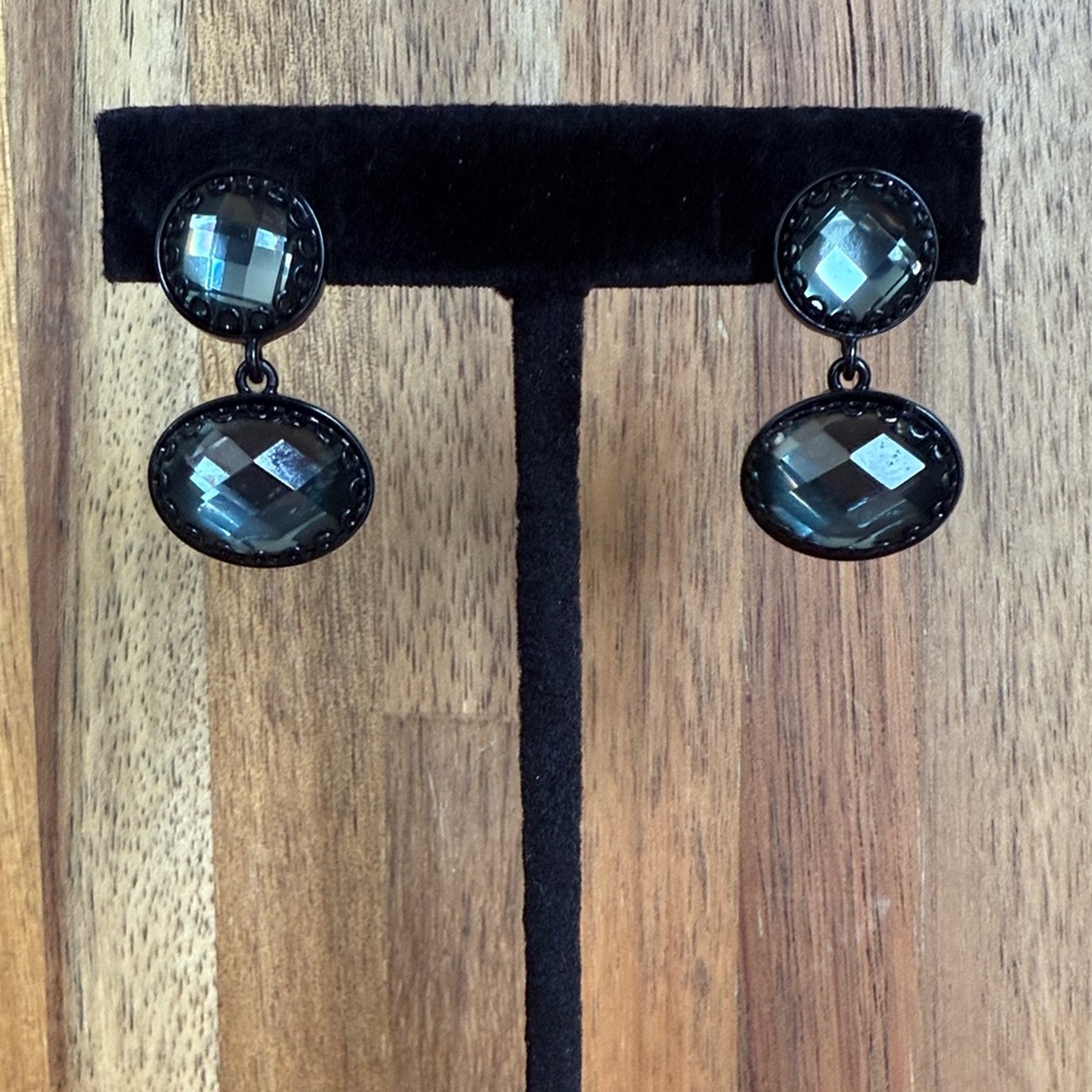 Vera Wang hunter green and black dangle Victorian gothic style earrings NWT